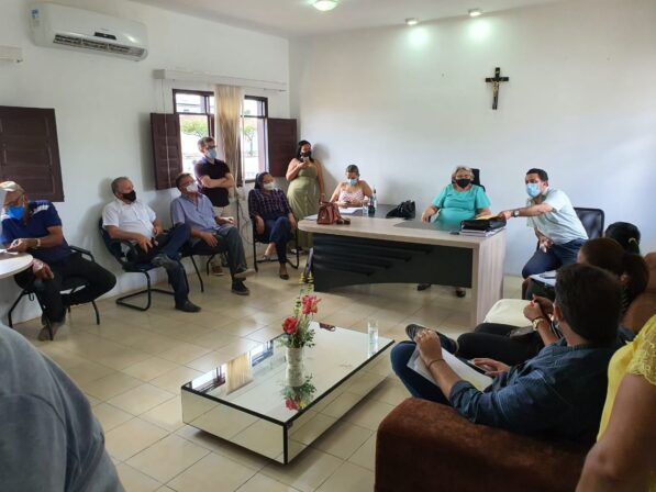 Prefeita de Emas participa da 1ª reunião com secretariado