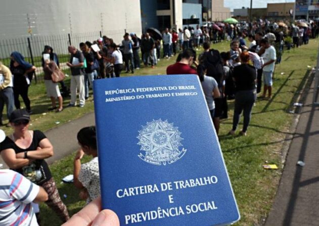 Brasil cria 316 mil postos de trabalho formal em julho, aponta Caged