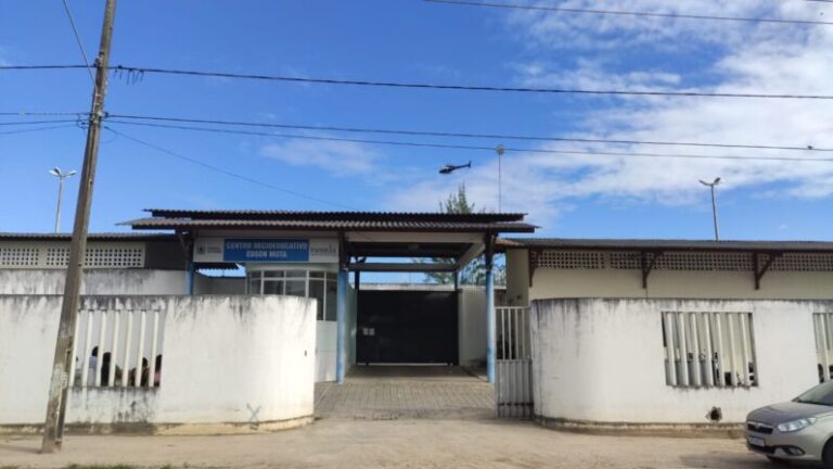 Adolescentes queimam colchões e fazem agentes reféns no CEA de Mangabeira; vídeo