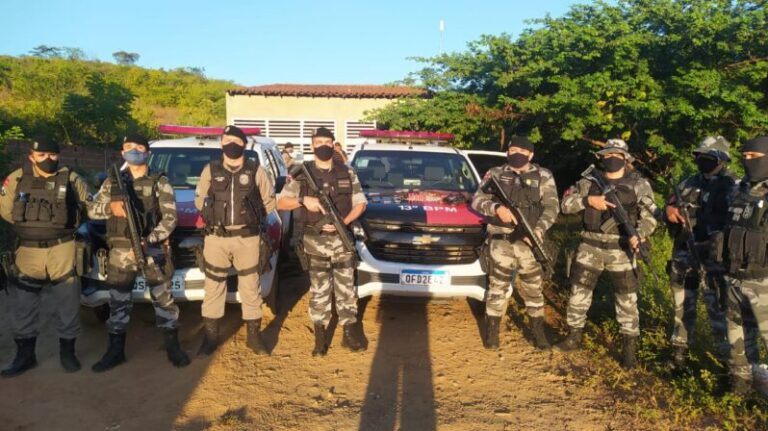 Polícia prende foragido da justiça, apreende armas, munições e drogas no Vale do Piancó