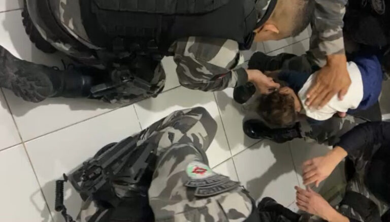 Polícia salva bebê sufocado com secreção respiratória na Capital