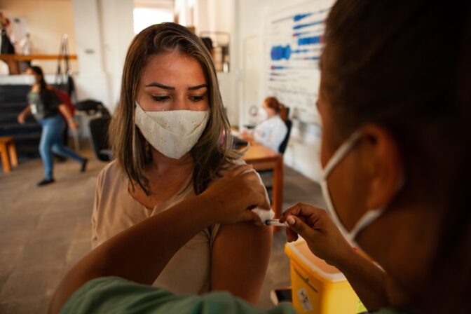 Paraíba recebe mais de 53 mil novas doses de vacina contra Covid-19 nesta segunda e terça-feira