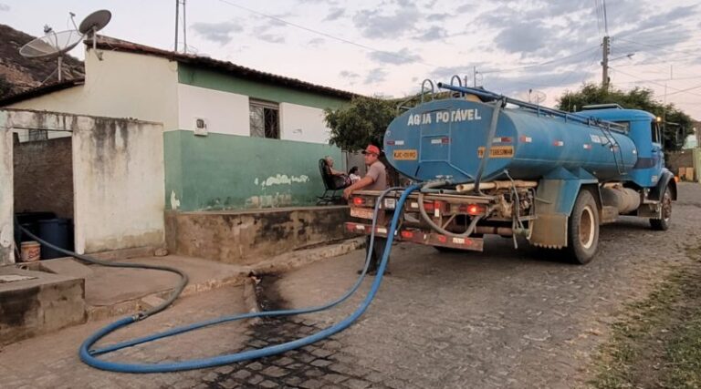 Prefeitura de Catingueira disponibiliza carro-pipa para abastecimento de água na cidade