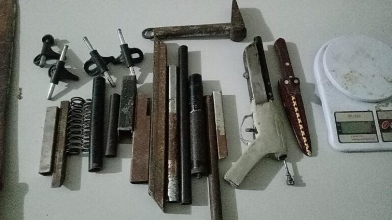 PM de Piancó prende suspeito de atirar em via pública, apreende revólver e material para fabricação de armas de fogo