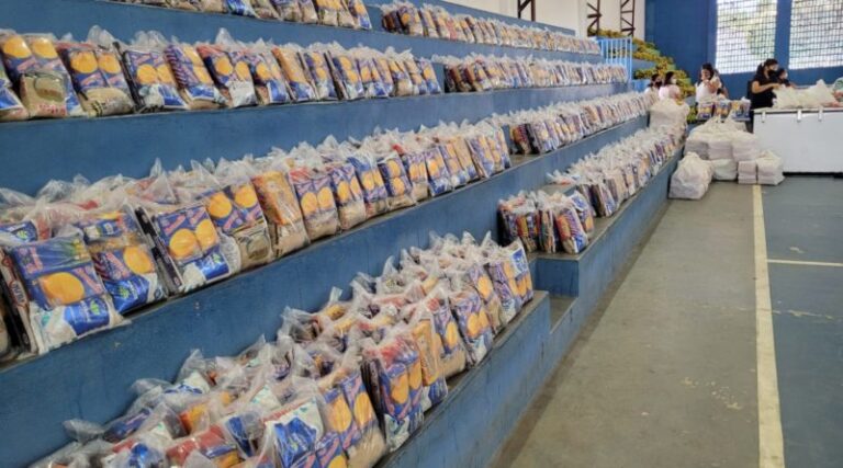 Prefeitura de Catingueira distribui cerca de 1.000 kits de merenda escolar para os alunos da rede municipal de ensino