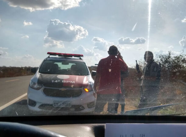 Homem é sequestrado e tem carro roubado por bandidos armados no sertão da Paraíba