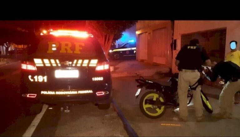 Polícia Rodoviária Federal apreende moto em Piancó