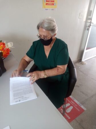 Prefeita de Emas assina termo de adesão ao Seguro Safra