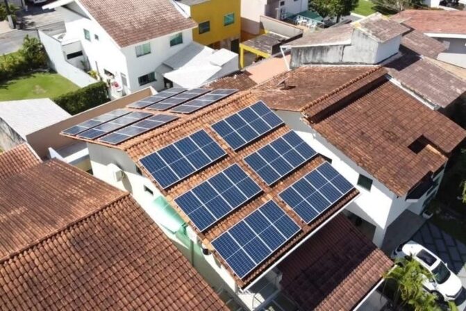 Energia solar se populariza e vira opção contra alta da conta de luz