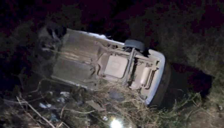Ambulância de Conceição capota no Vale do Piancó