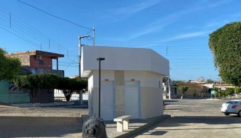 Prefeitura do Vale do Piancó inaugura banheiro de R$ 50 mil reais