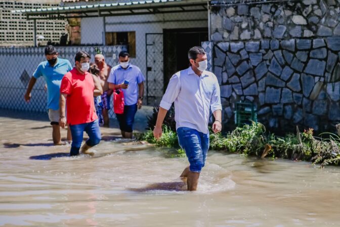 Leo Bezerra comanda ações da Prefeitura para minimizar transtornos das chuvas em João Pessoa