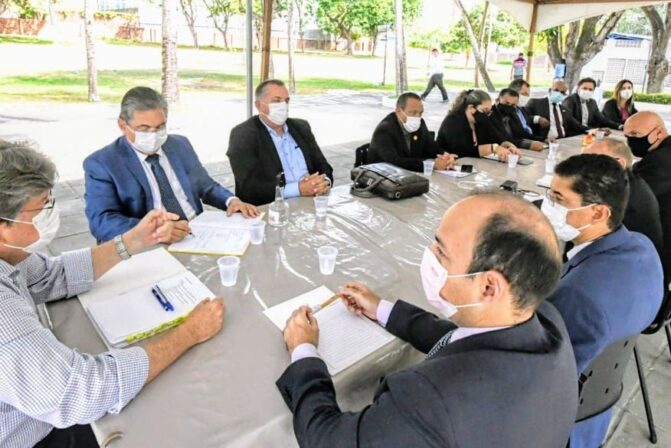 Governador propõe incorporação de 80% da bolsa desempenho em 36 meses para militares e reajuste de 10%