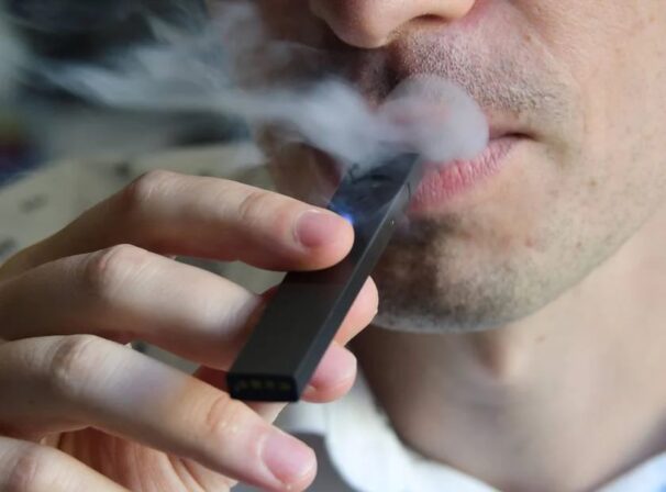 Um em cada cinco jovens entre 18 e 24 anos já usou cigarro eletrônico