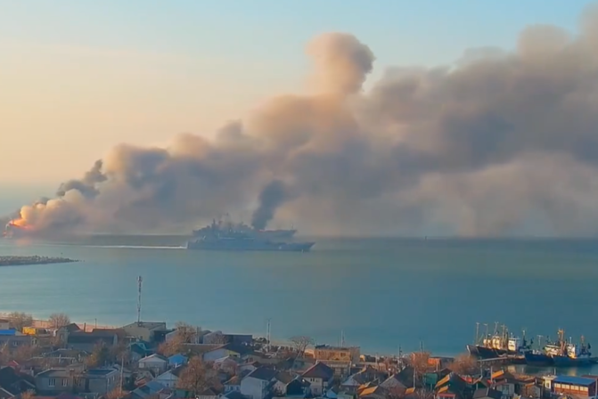 Ucrânia faz ataque inédito contra navios russos em porto ocupado na guerra