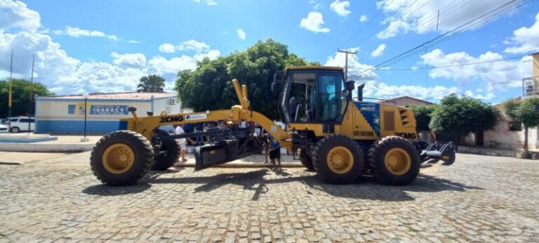 Prefeito consegue Motoniveladora para Igaracy