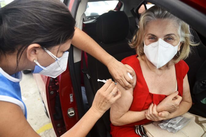 Médico critica descaso com a vacina, pede conscientização e diz que há internados com covid-19 na Paraíba