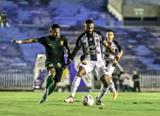 Botafogo-PB vence o Altos e volta para a zona de classificação