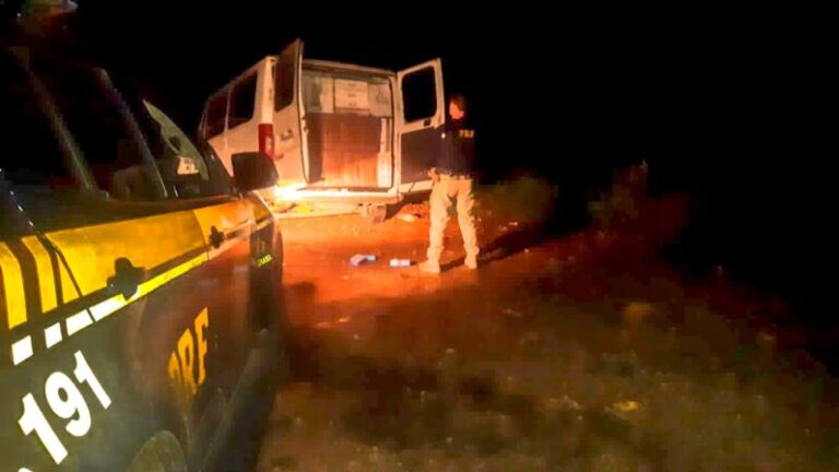 Carga de cigarros contrabandeados avaliada em cerca de R$160 mil é apreendida pela PRF em Junco do Seridó/PB