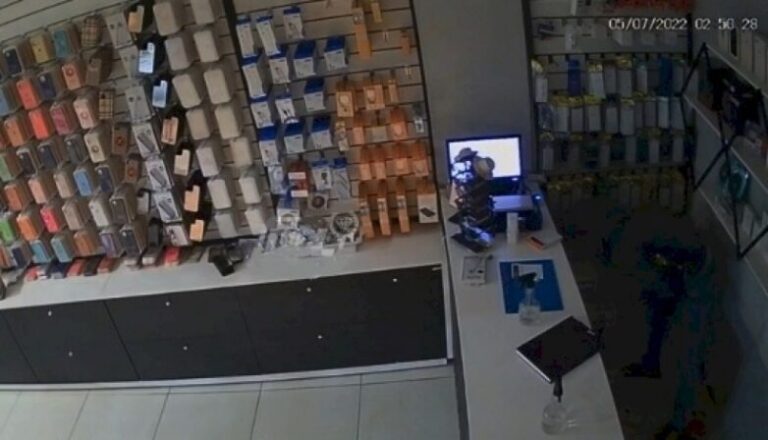 Loja de eletrônicos tem mercadoria furtada em Itaporanga