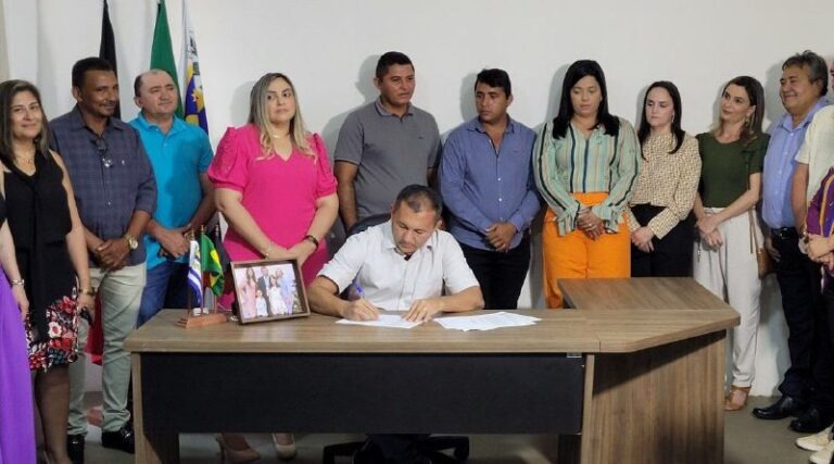 Prefeito de Catingueira assina 7 ordens de serviço e investe mais de R$ 3 milhões na cidade
