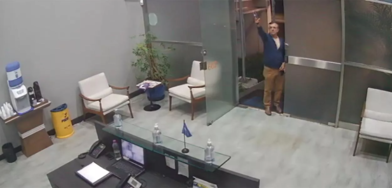 Vídeo! Deputado atira dentro de diretório do PSDB
