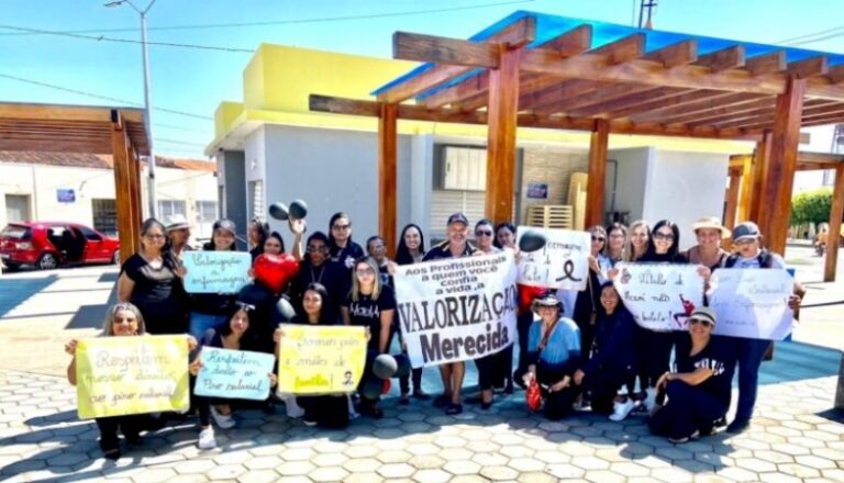 Profissionais de enfermagem protestam a favor do piso salarial no Vale do Piancó