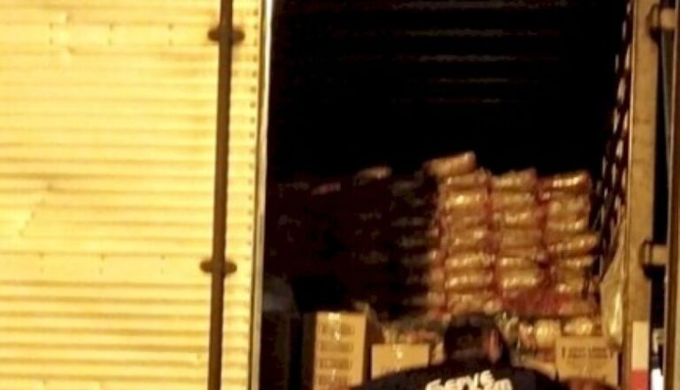 Operação conjunta apreende mil fardos de biscoito em Piancó sem documento fiscal