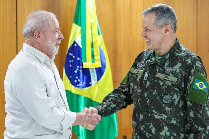 Novo comandante do Exército ‘pensa exatamente com tudo o que tenho falado com a questão das Forças Armadas’, diz Lula