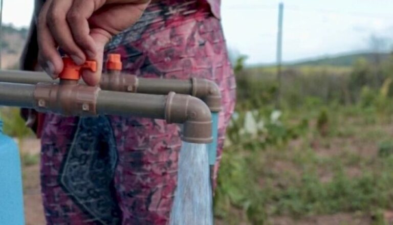 Governo implanta abastecimento de água no Vale do Piancó