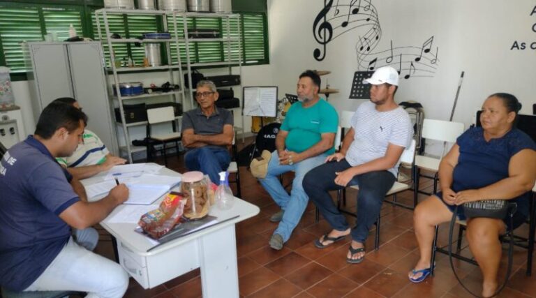 Secretaria de Agricultura reúne membros do CMDRS e discute recuperação da cajucultura em Catingueira