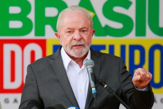 Lula promete mais refinarias e mudanças profundas na Petrobras
