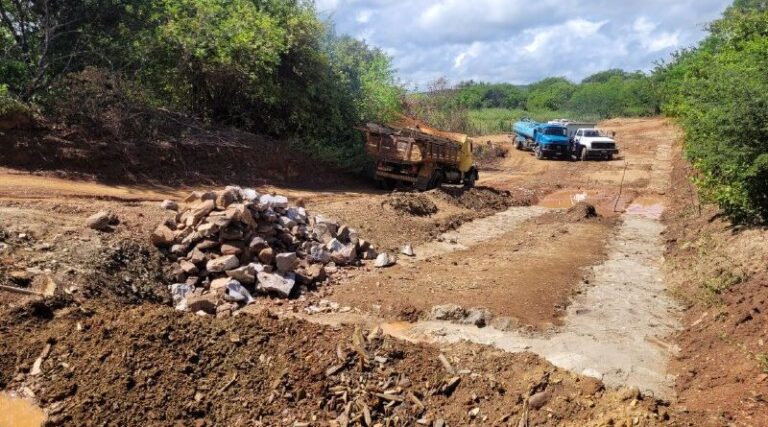 Prefeitura de Catingueira inicia construção de passagem molhada que vai beneficiar moradores do Sítio Condado