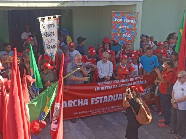 MST ‘ocupa’ Incra e pede proibição de empresas de energia eólica na Paraíba