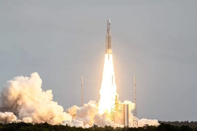 Sonda Juice viaja a Júpiter em busca de condições de vida extraterrestre