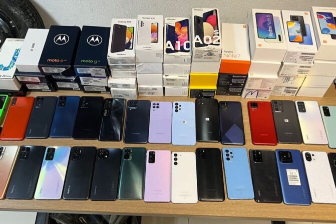 Polícia recupera estoque de celulares roubados que eram vendidos na internet