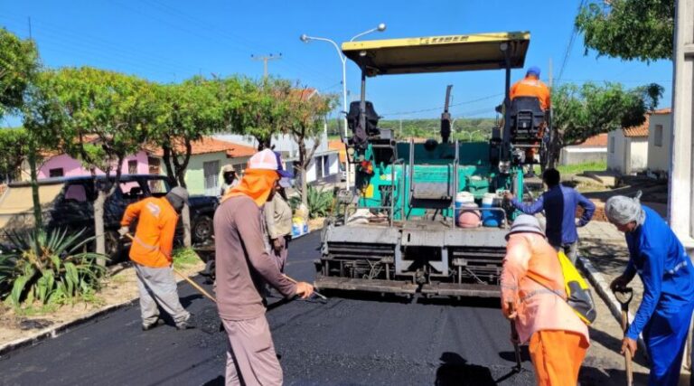 16 ruas da cidade de Catingueira começam a ser asfaltadas