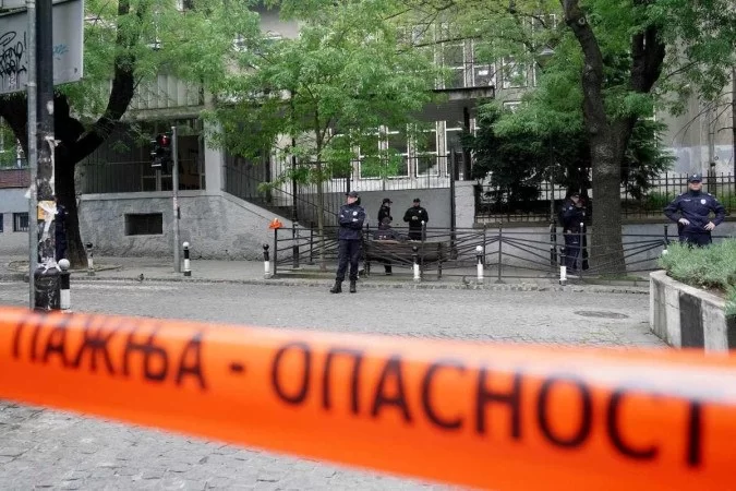 Estudante abre fogo e mata nove pessoas em escola de Belgrado