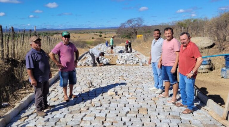 Prefeitura de Catingueira inicia pavimentação e reconstrução de passagem molhada na Zona Rural