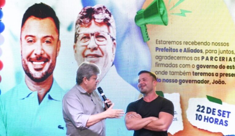 oão Azevêdo recebe apoio de deputado estadual Caio Roberto e sua base durante confraternização com prefeitos