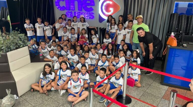 Prefeitura de Catingueira presenteia mais de 100 crianças e adolescentes do SCFV com sessão de cinema