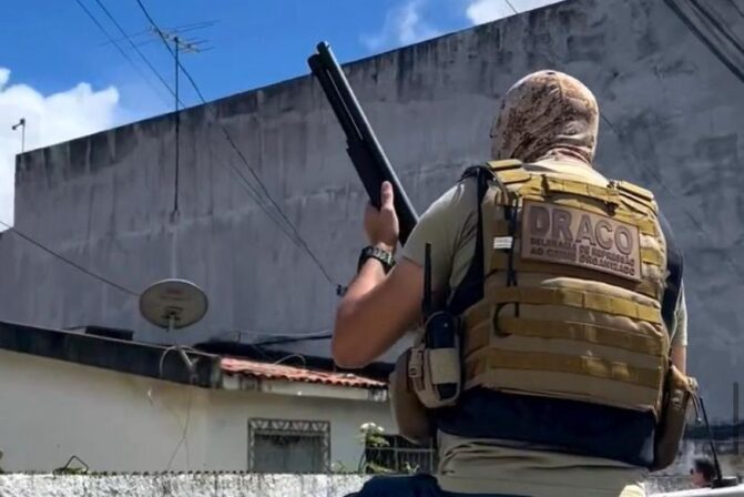 Em Pianco, Draco cumpre mandado de busca e apreensão e prende suspeitos de tráfico