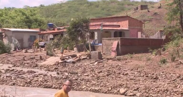Chuva trouxe alegria e rastro de destruição aos moradores de Conceição