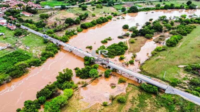 Vídeo! Rio Piancó alcança 3,91 metros de profundidade sob a ponte que liga Piancó – Itaporanga