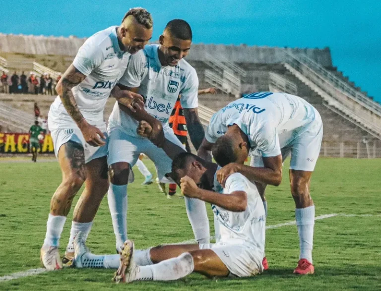 Serra Branca bate Atlético-PB fora de casa e assume liderança do Paraibano
