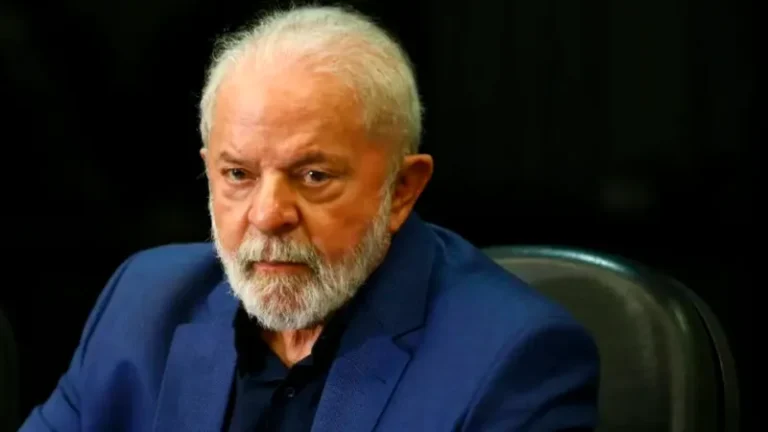 Lula recebe credenciais de oito novos embaixadores