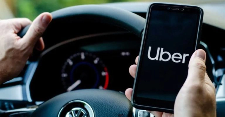 Uber divulga lista dos carros que não serão aceitos em 2026; confira