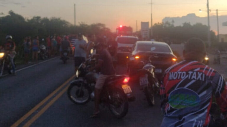 Homem tem perna decepada durante colisão entre carro e moto, em Ibiara