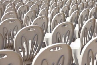 Prefeitura de Itaporanga fecha contrato de quase R$ 390 mil para locar mesas, cadeiras e outros equipamentos