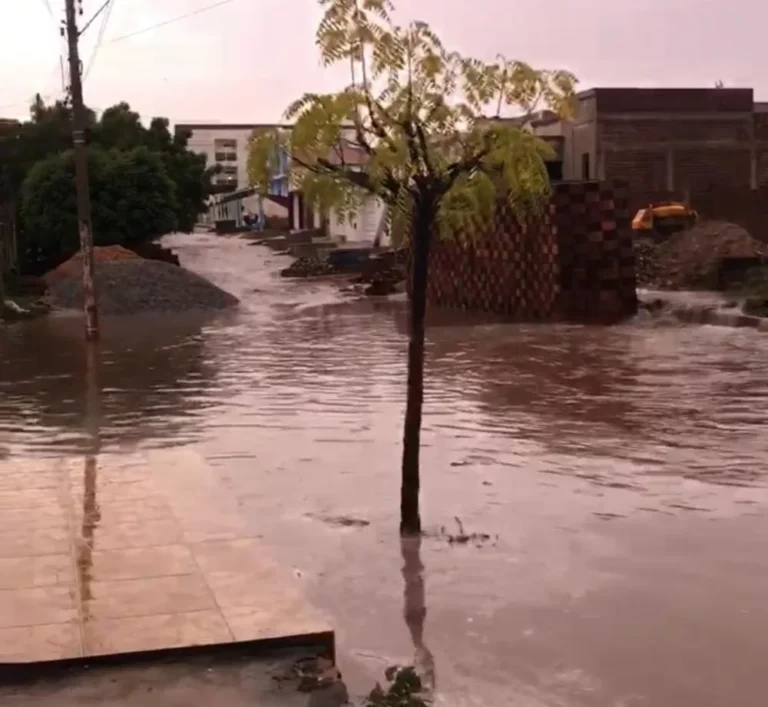 Vídeo: Tempestade deixa rastros de destruição e alagamentos em Patos